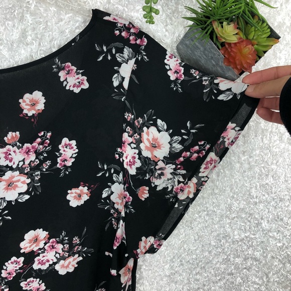 Torrid Black Floral Flutter Sleeve Georgette Top - Picture 5 of 8